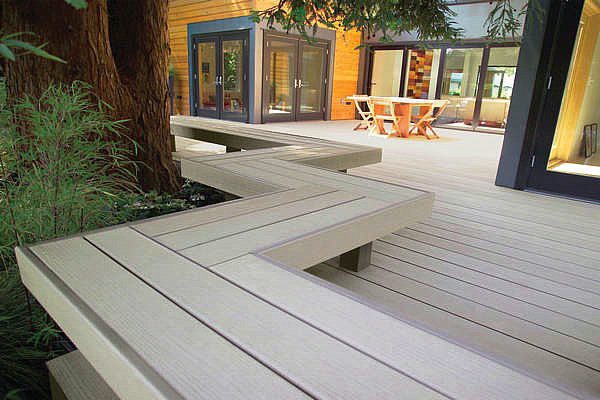 Gray composite deck with a zigzag built in bench