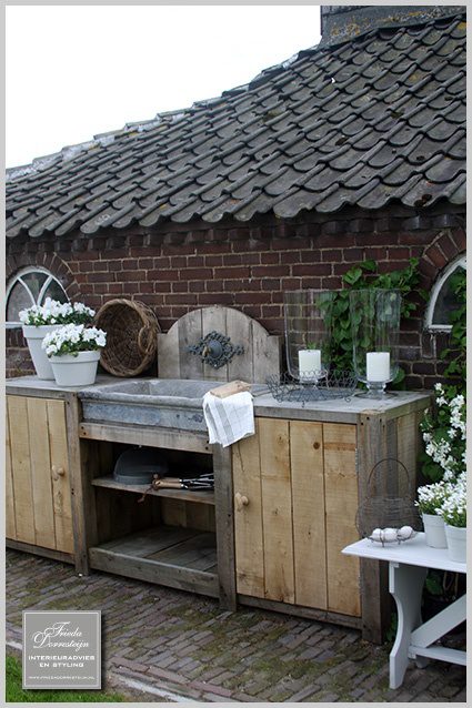 Outdoor kitchen built by All-Tex Home Improvement Services in the Houston area